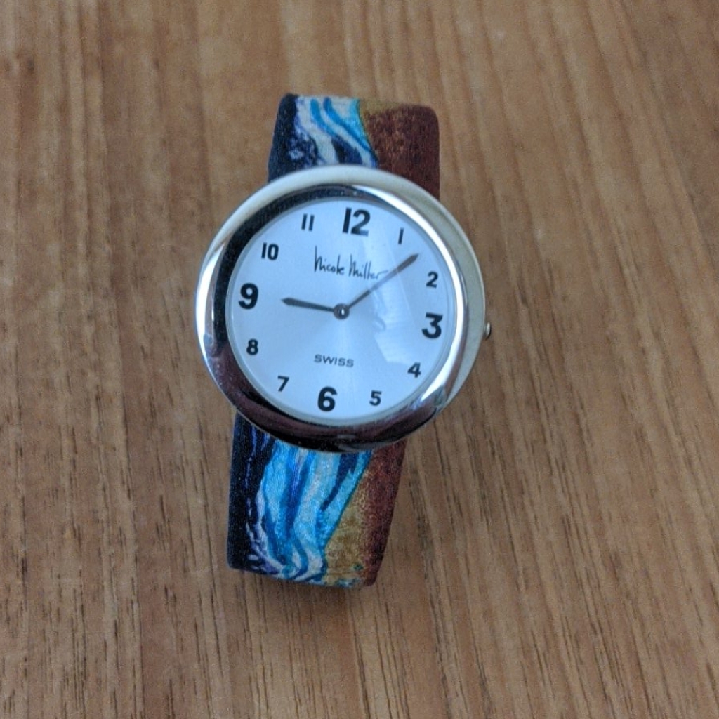 Vintage Nicole Miller Time Flies Watch 25$
